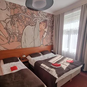 https://hotel-klara.praguehotelsweb.com